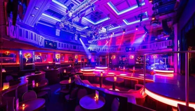 Strip Club : Table & Boissons
