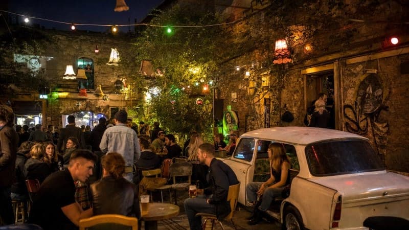 Ruin bars de Budapest : le guide pour un EVG