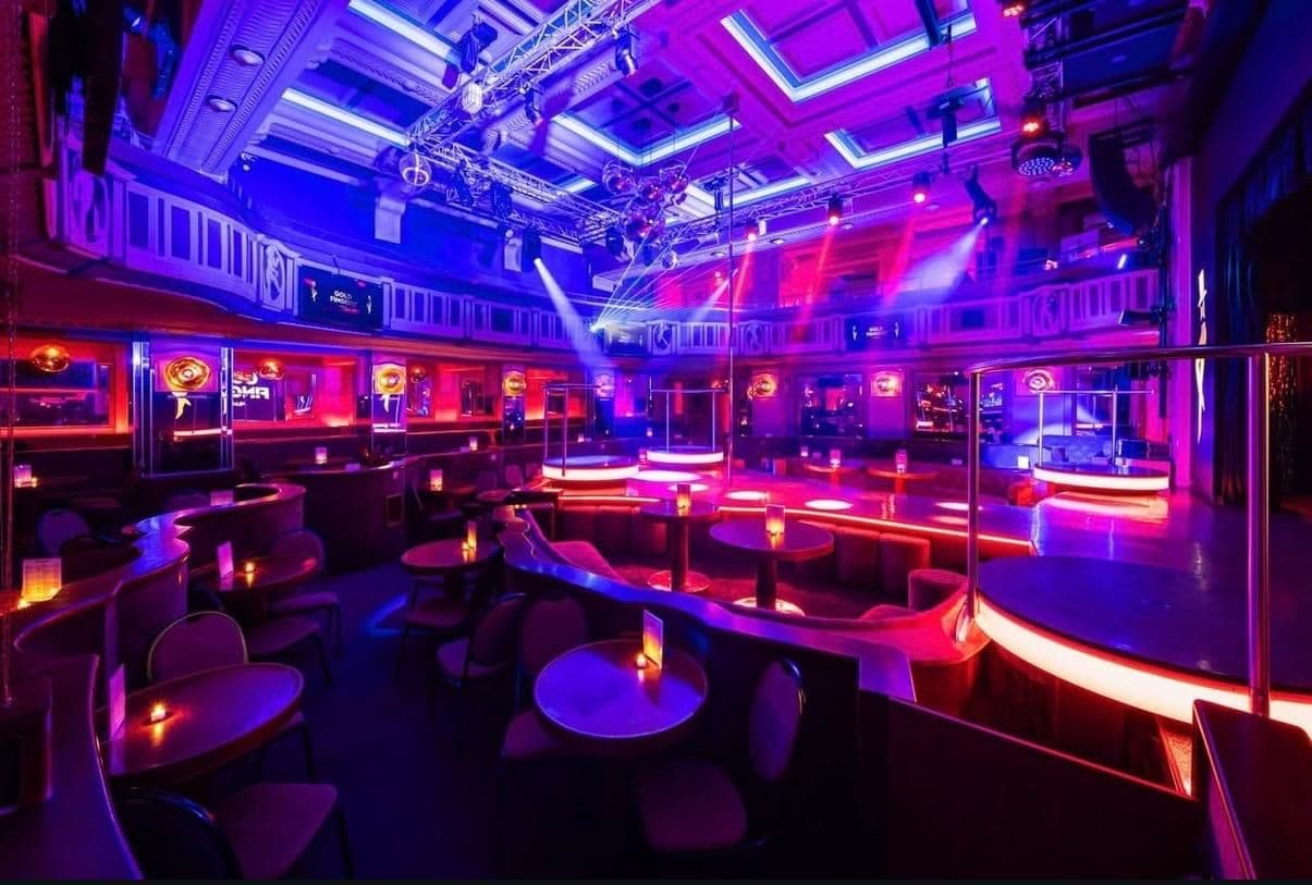 Strip Club : Table & Boissons